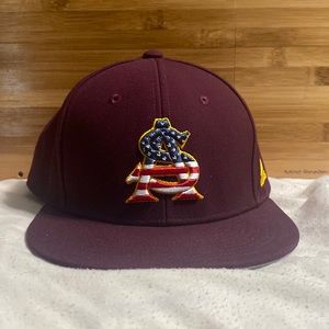 Maroon fitted hat